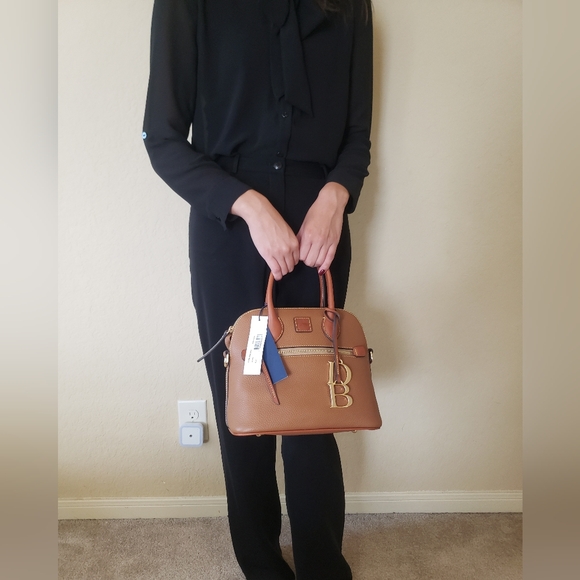 Dooney and Bourke purse - Picture 9 of 9